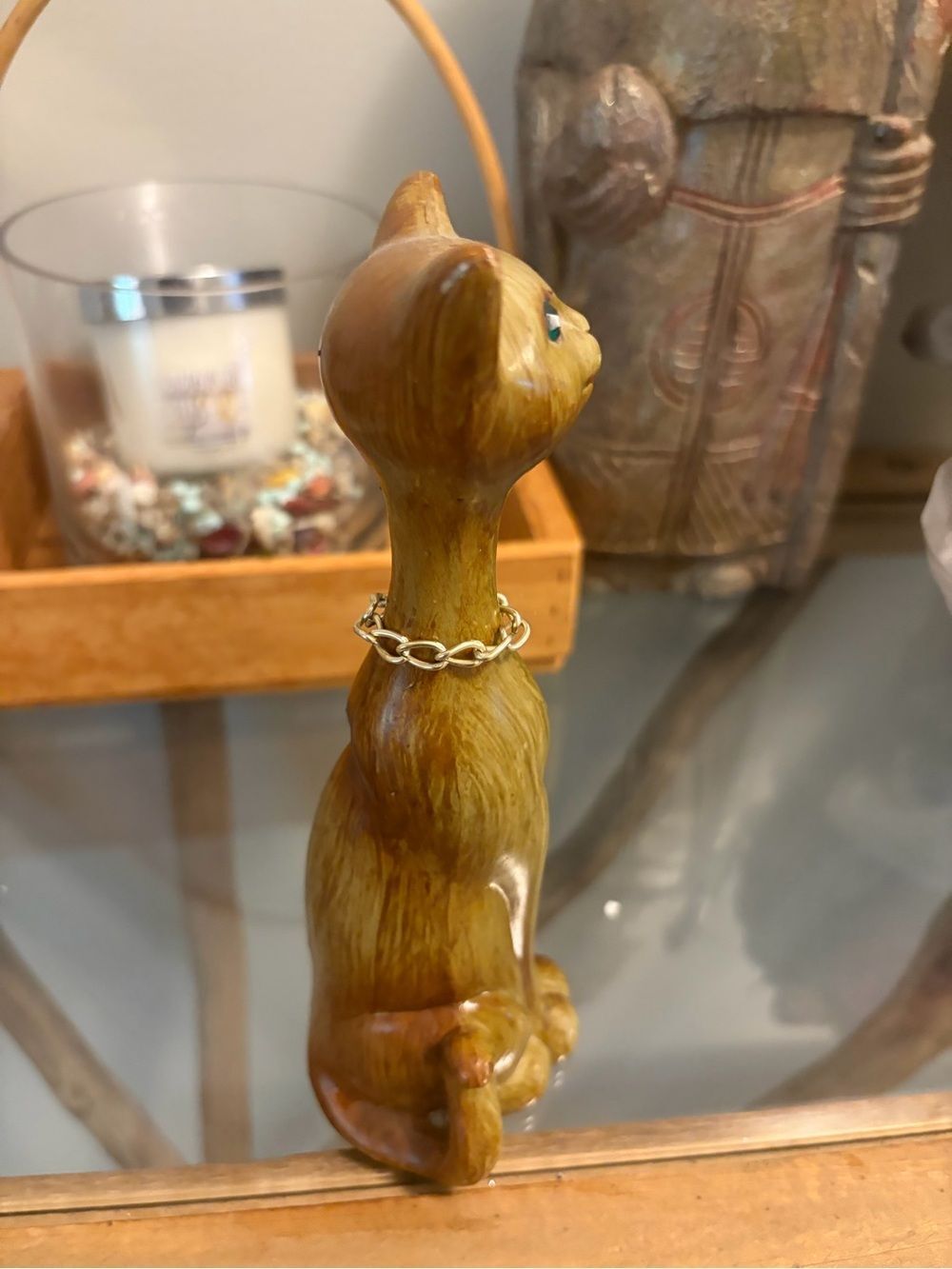 Vintage Decorative Cat Figurine w green gem eyes and necklace. Wood. - Picture 6 of 12